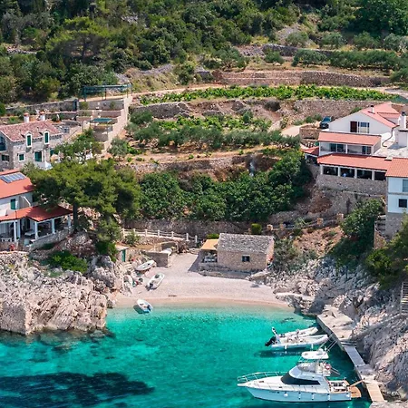 Vikendica Seaside House For Families With Children Cove Pakomina, Hvar - 12702 Gdinj